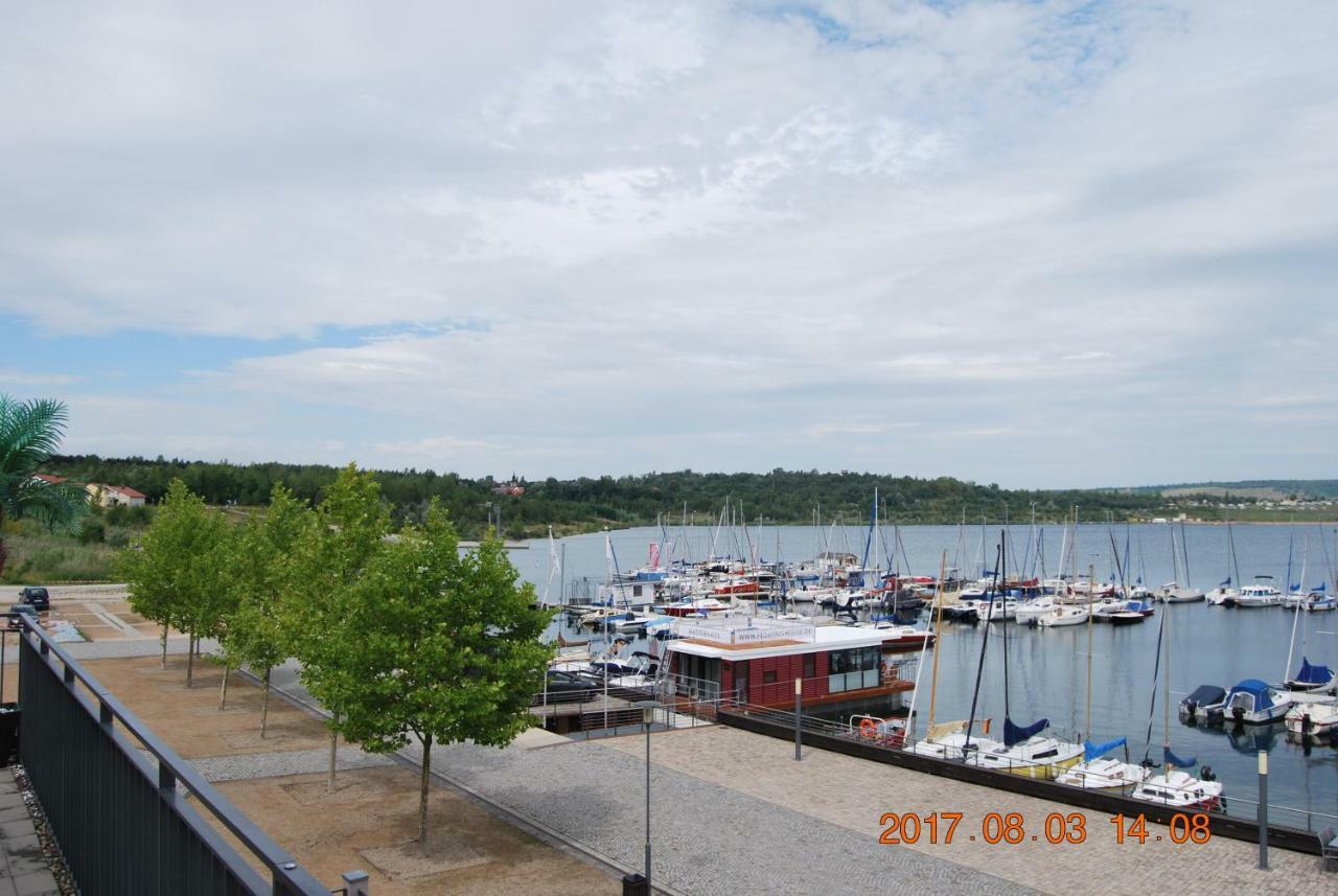 Hausboote Und Ferienhaeuser Marina Muecheln Mucheln Dış mekan fotoğraf