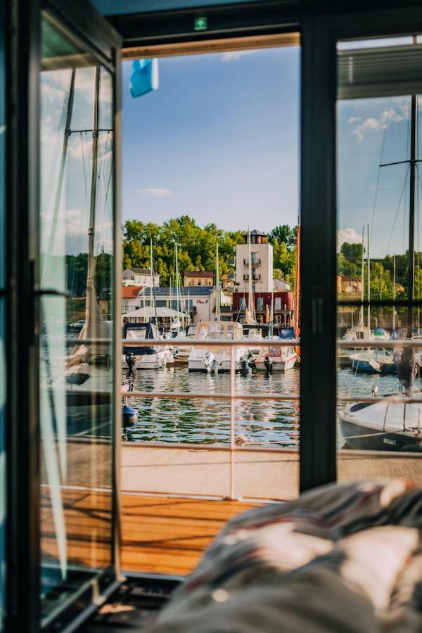 Hausboote Und Ferienhaeuser Marina Muecheln Mucheln Dış mekan fotoğraf