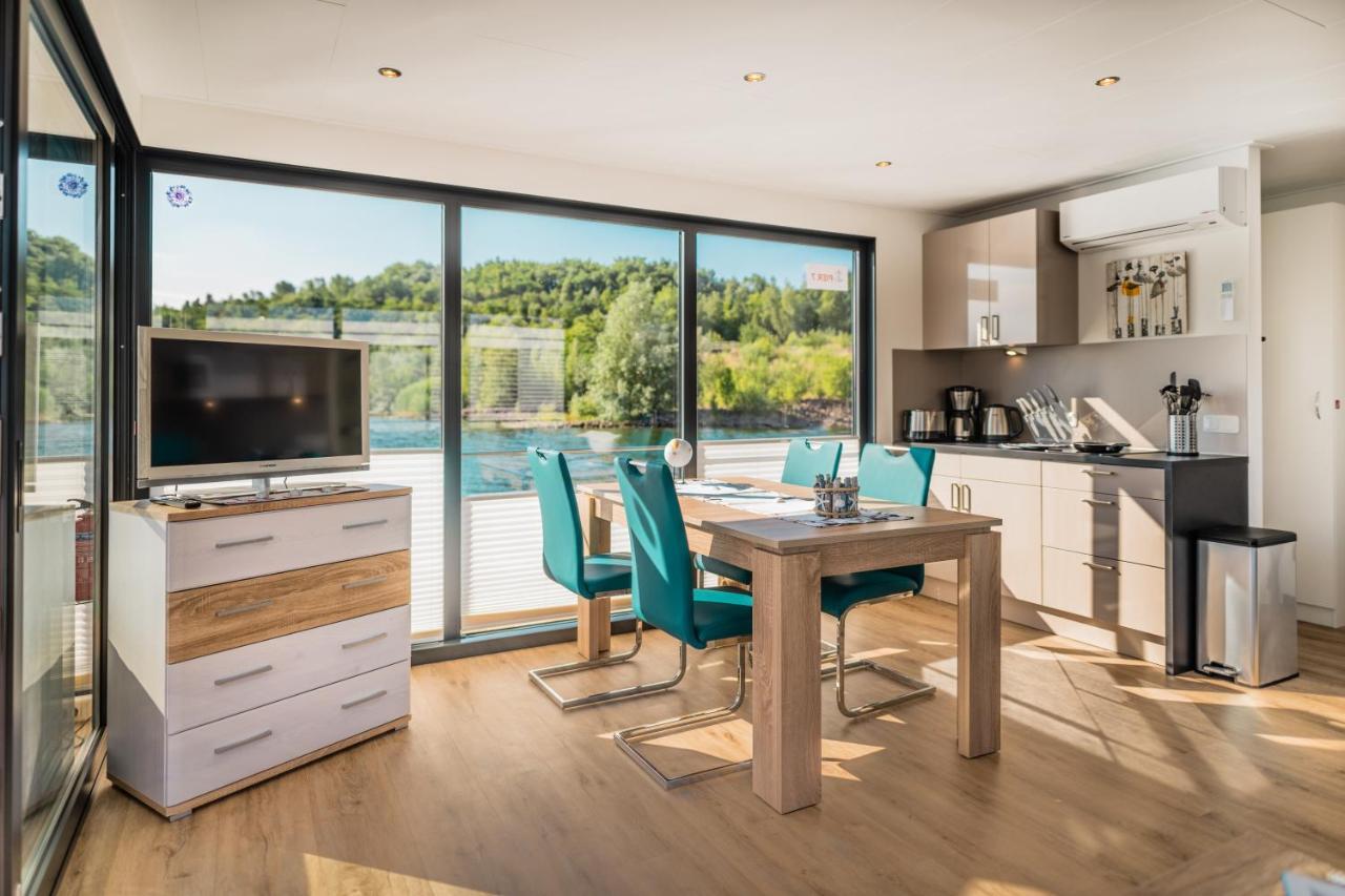 Hausboote Und Ferienhaeuser Marina Muecheln Mucheln Dış mekan fotoğraf