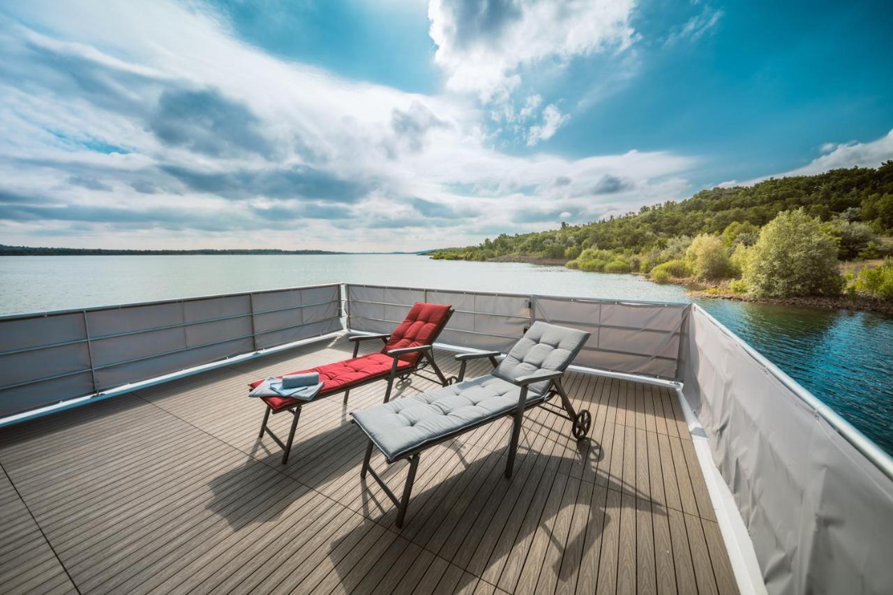 Hausboote Und Ferienhaeuser Marina Muecheln Mucheln Dış mekan fotoğraf