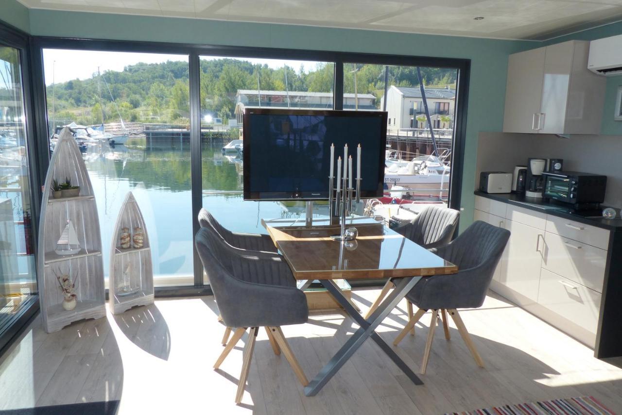 Hausboote Und Ferienhaeuser Marina Muecheln Mucheln Dış mekan fotoğraf
